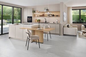 Nobilia-Look-Designkueche-Beige-mit-Kochinsel-strukturiert 7 Profitipps für die offene Küche