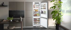 Siemens Kuehlschrank-studioLine-Einbau-Kuehlschrank-geoeffnet-grau